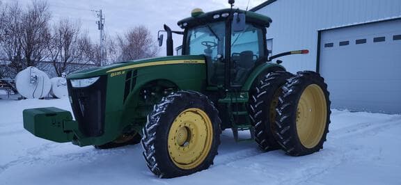 Image of John Deere 8235R equipment image 2
