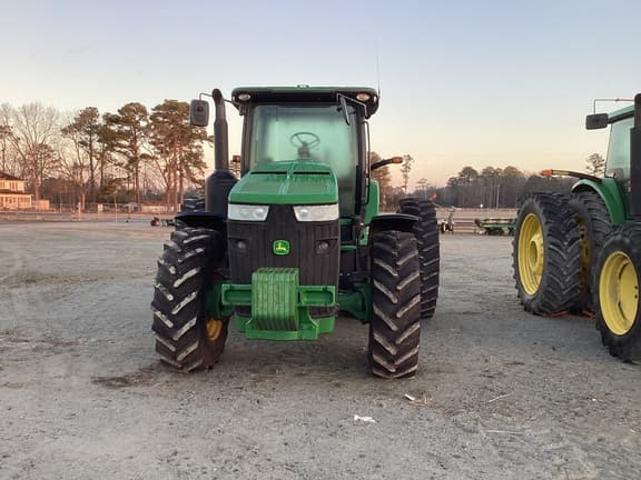 Image of John Deere 8235R equipment image 2