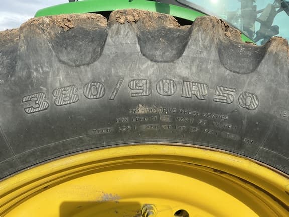 Image of John Deere 8235R equipment image 3