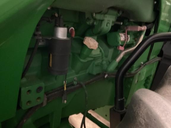 Image of John Deere 8260R equipment image 2