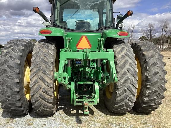 Image of John Deere 8260R equipment image 4