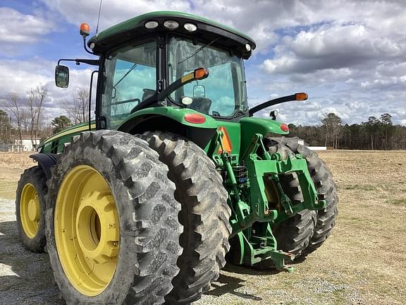 Image of John Deere 8260R equipment image 3