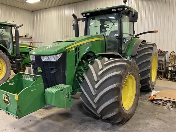 Image of John Deere 8260R Primary image