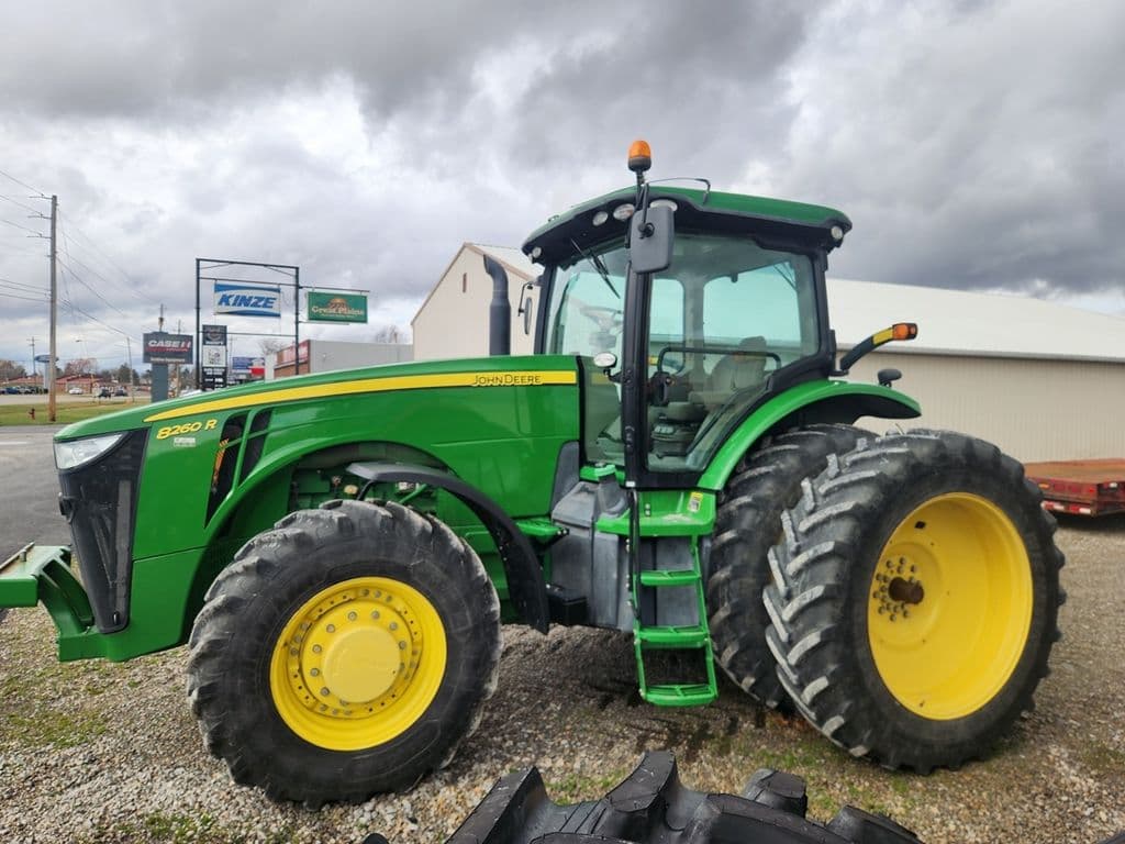 Image of John Deere 8260R Primary image
