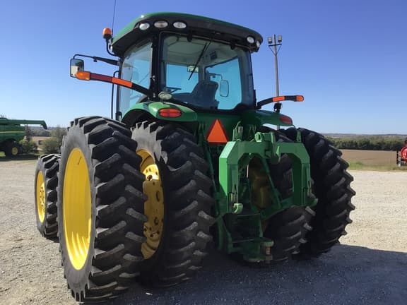 Image of John Deere 8285R equipment image 2