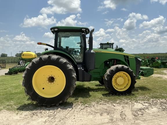 Image of John Deere 8285R equipment image 3