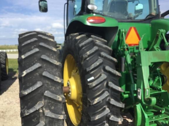 Image of John Deere 8285R equipment image 1
