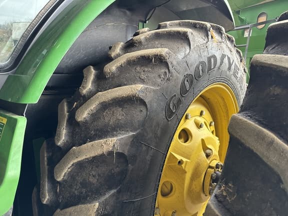 Image of John Deere 8285R equipment image 3
