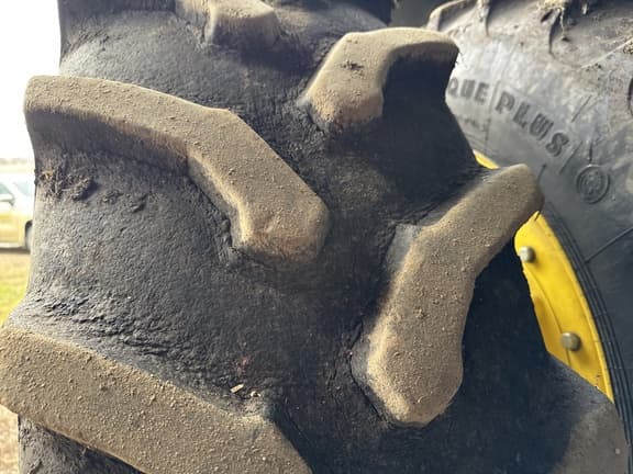 Image of John Deere 8285R equipment image 4