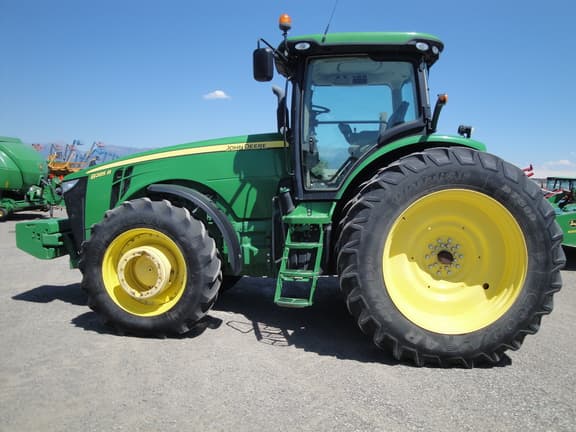 Image of John Deere 8285R equipment image 1