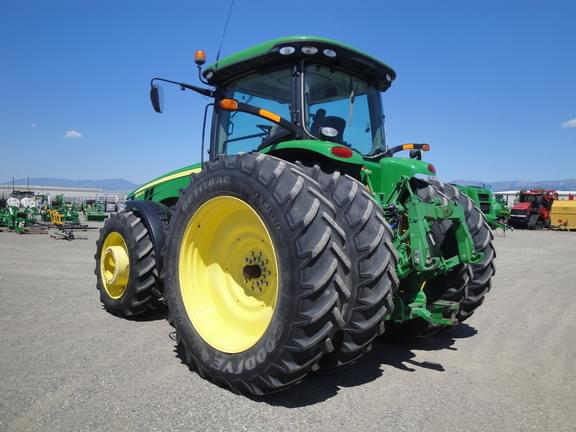 Image of John Deere 8285R equipment image 2