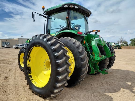 Image of John Deere 8285R equipment image 2