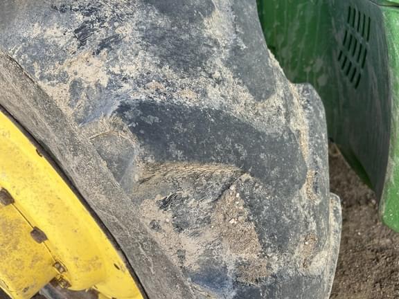 Image of John Deere 8285R equipment image 1