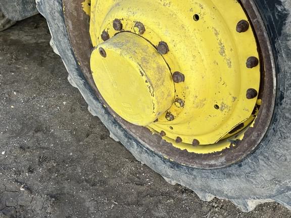 Image of John Deere 8285R equipment image 2