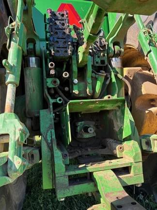 Image of John Deere 8310R equipment image 4
