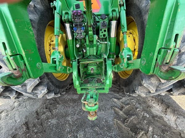 Image of John Deere 8310R equipment image 2