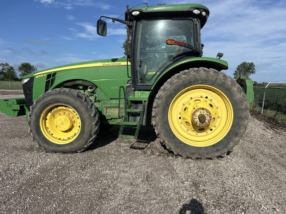 2011 John Deere 8335R Equipment Image0
