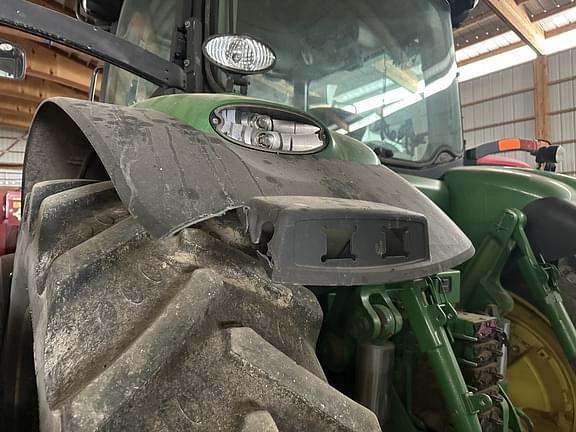 Image of John Deere 8335R equipment image 2
