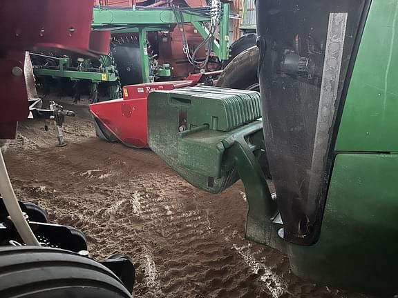 Image of John Deere 8335R equipment image 4