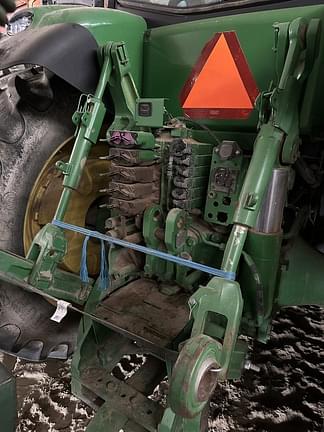 Image of John Deere 8335R equipment image 3