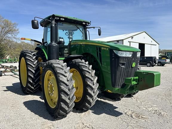 Image of John Deere 8335R equipment image 2