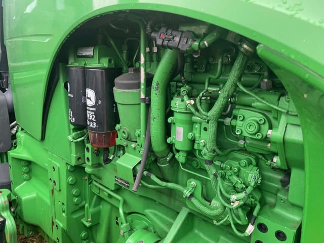 Image of John Deere 8335R equipment image 4