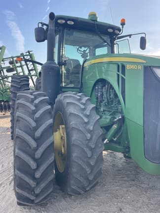 Image of John Deere 8360R equipment image 1
