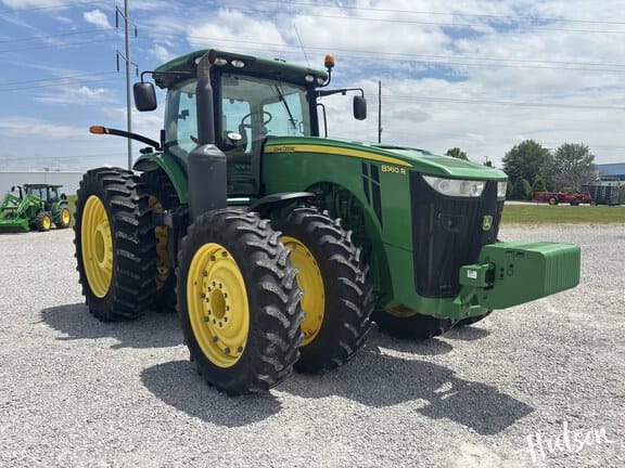 2011 John Deere 8360R Equipment Image0