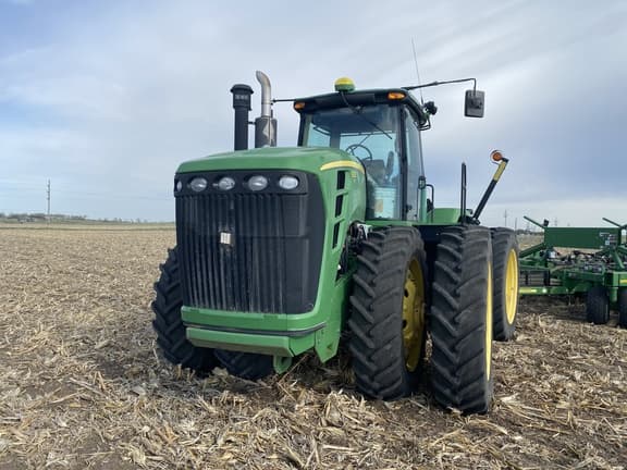 Image of John Deere 9330 equipment image 1