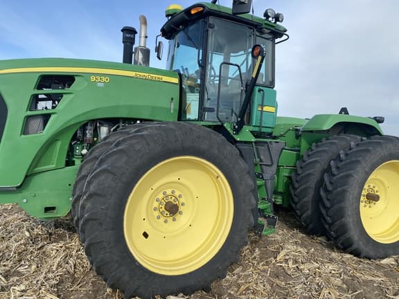 Image of John Deere 9330 equipment image 2
