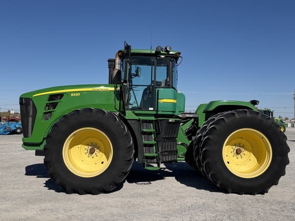 Image of John Deere 9330 equipment image 1