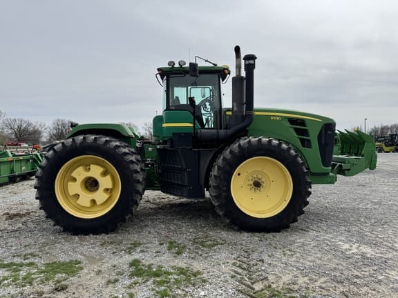 Image of John Deere 9330 equipment image 2