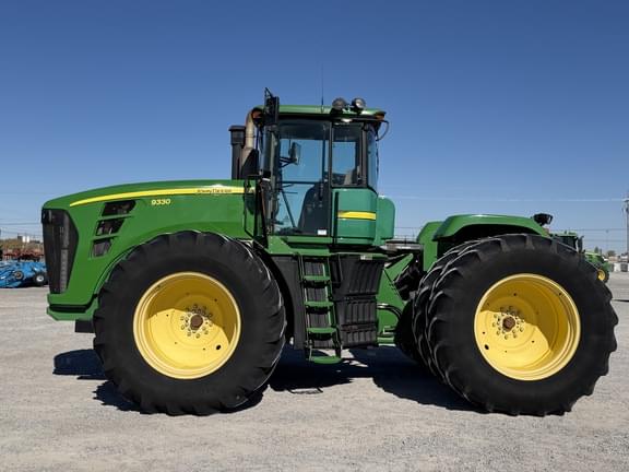 Image of John Deere 9330 equipment image 1