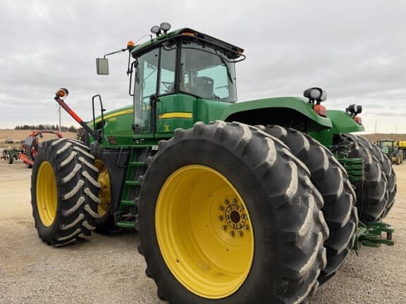 Image of John Deere 9330 equipment image 3