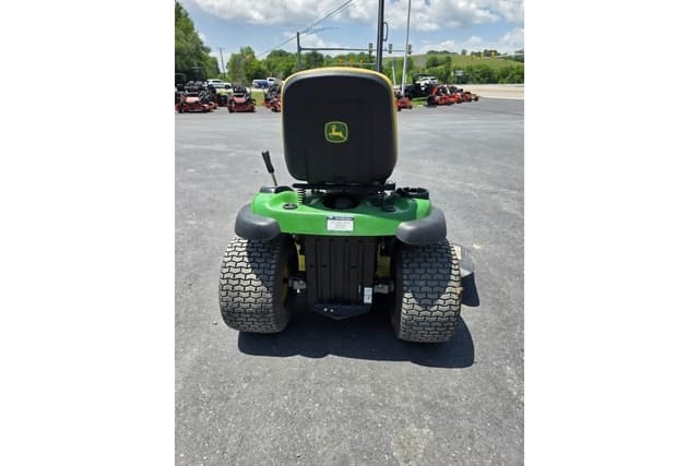 Image of John Deere D130 equipment image 4