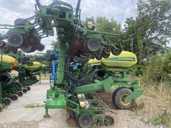 Image of John Deere DR18 equipment image 2