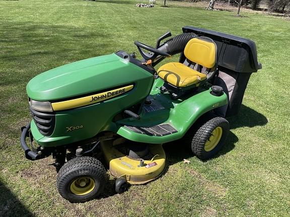 Image of John Deere X304 Image 0