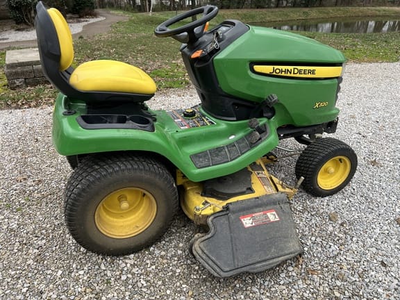 2011 John Deere X320 Equipment Image0