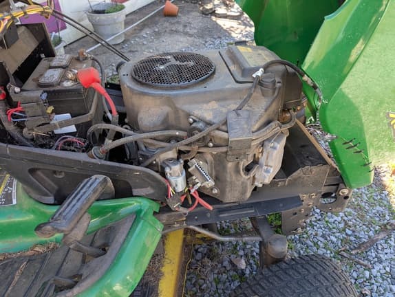 Image of John Deere X320 equipment image 4