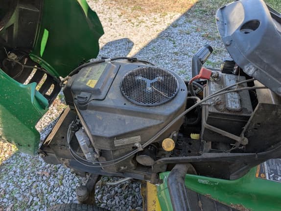 Image of John Deere X320 equipment image 3