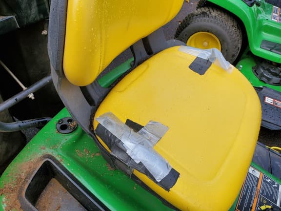 Image of John Deere X320 equipment image 4