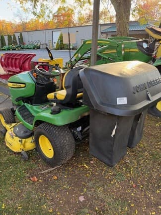 Image of John Deere X320 equipment image 3
