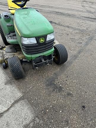 Image of John Deere X720 equipment image 3