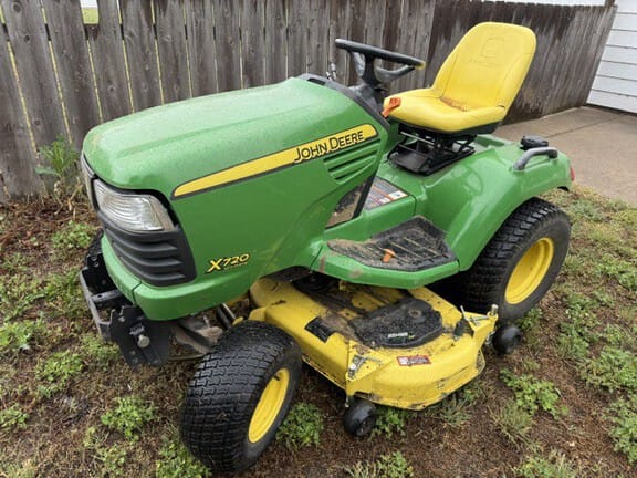2011 John Deere X720 Equipment Image0