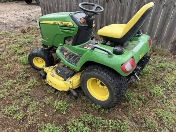 Image of John Deere X720 equipment image 3