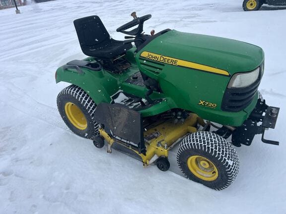 2011 John Deere X720 Equipment Image0