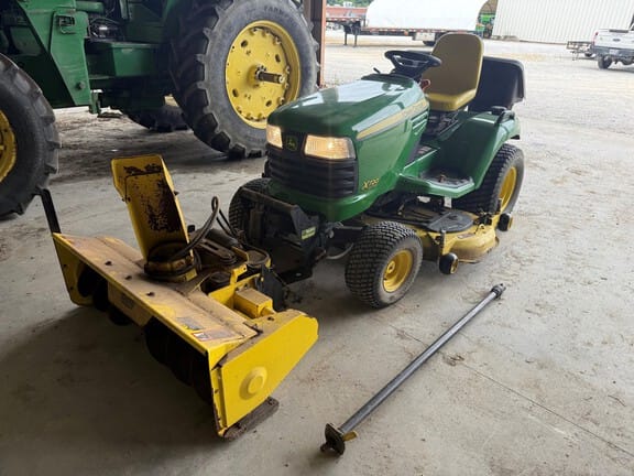 2011 John Deere X720 Equipment Image0