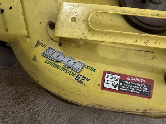 Image of John Deere X720 equipment image 3