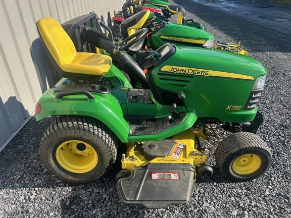 2011 John Deere X720 Equipment Image0