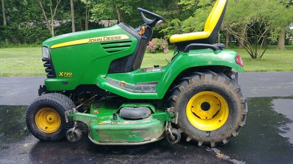 2011 John Deere X720 Equipment Image0